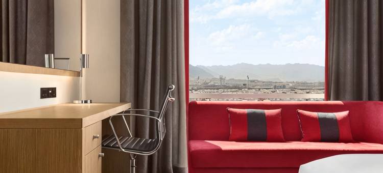 马斯喀特-阿尔古布拉华美达安可酒店(Ramada Encore by Wyndham Muscat Al-Ghubra)图片