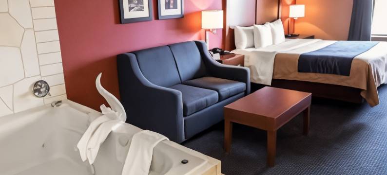 克里斯特尔莱克-阿尔冈金舒适酒店(Comfort Inn Crystal Lake - Algonquin)图片