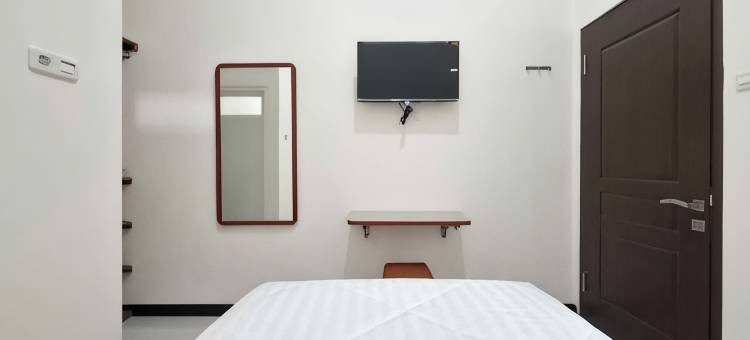 茉莉芬市苏里亚生活RedPartner太阳城购物中心酒店(Surya Living RedPartner near Suncity Mall Madiun)图片
