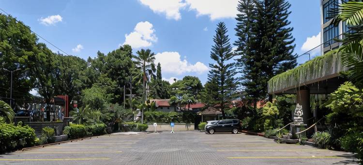 玛琅丽晶花园酒店(Regent's Park Hotel at Kayutangan Malang)图片