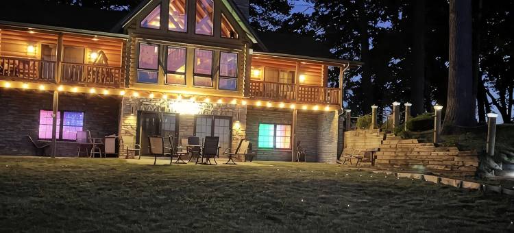基勒湖畔-5卧室温馨木屋，适合惬意度假(Welcoming log cabin on Keeler Lake - 5 bedrooms for a cozy getaway)图片
