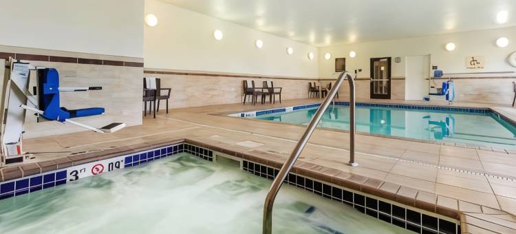 德弗尔斯莱克舒眠套房酒店(Sleep Inn & Suites Devils Lake)图片