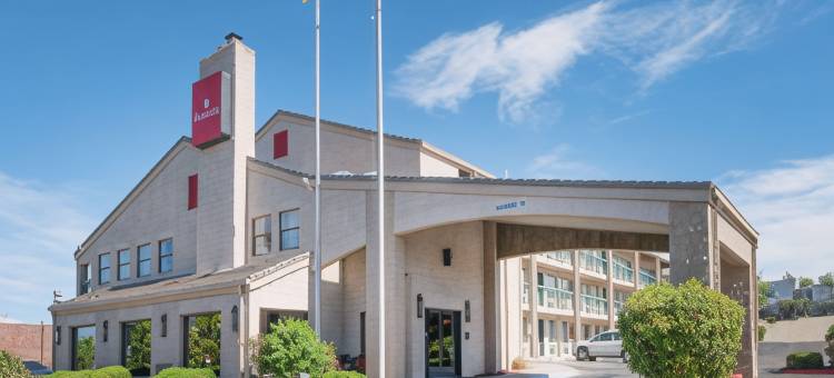 阿尔伯克基机场华美达酒店(Ramada by Wyndham Albuquerque Airport)图片