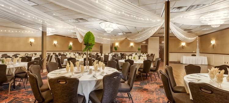 白熊镇贝斯特韦斯特优质酒店(Best Western Plus White Bear Country Inn)图片