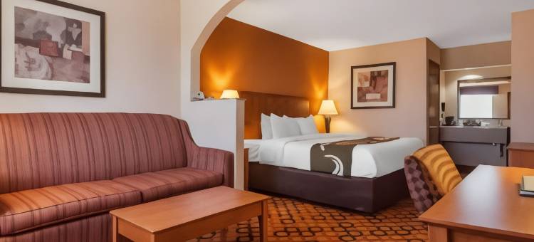奥瓦索 US-169 凯艺套房酒店(Quality Inn & Suites Owasso US-169)图片