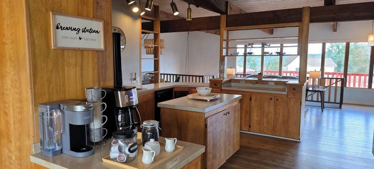 Diamond Point Escape~ Peaceful retreat, Water Views, King Bed & Arcade Game Room图片