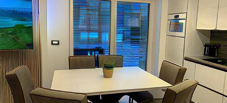 松树节日房屋(Pine Tree Holiday House)图片