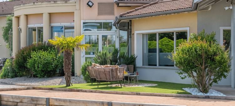 基里亚德酒店-里昂东部布隆欧洲博览馆小屋(Kyriad Lyon Est - Bron Eurexpo le Cottage)图片