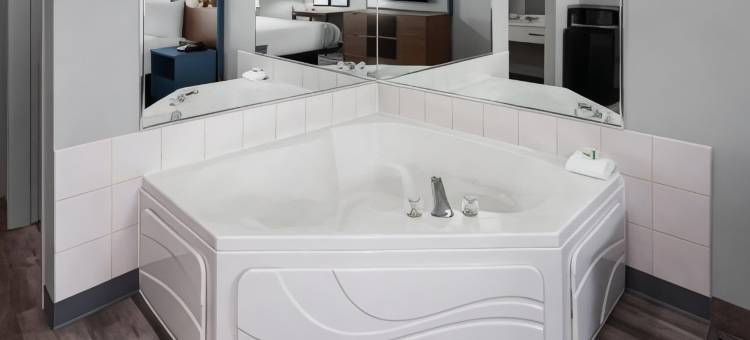 伊格尔河市中心温德姆阿美瑞辛酒店(AmericInn by Wyndham Eagle River Downtown)图片