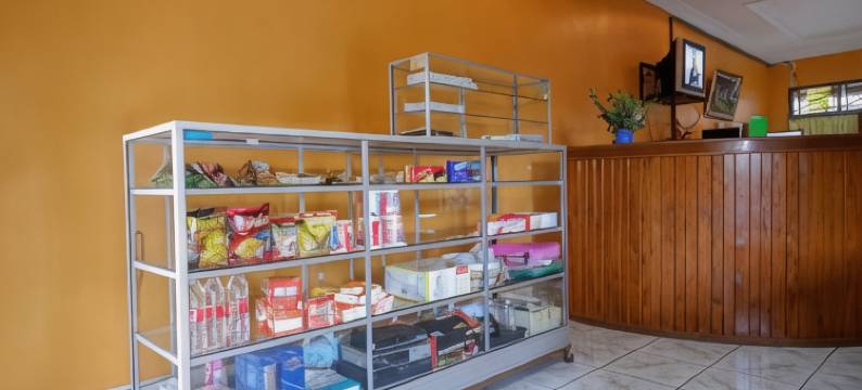 红多兹酒店-近洛卡维萨塔巴图拉登(RedDoorz Near Lokawisata Baturaden)图片