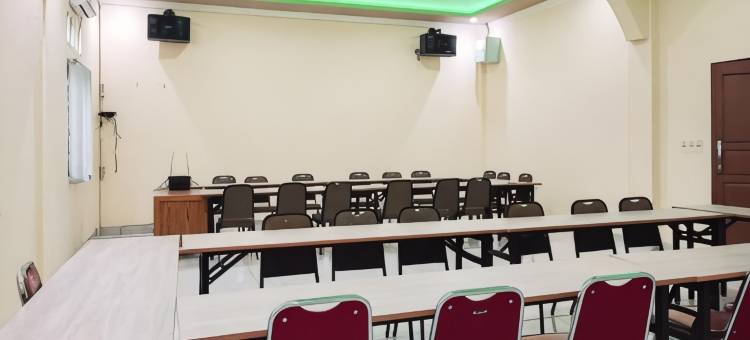 占碑Simpang Rimbo红多兹Plus沙里亚酒店2(RedDoorz Plus Syariah Near Simpang Rimbo Jambi 2)图片