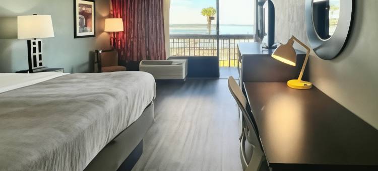 品质酒店及套房海湾微风海湾旁靠近彭萨科拉海滩(Quality Inn & Suites Gulf Breeze Bayside Near Pensacola Beach)图片