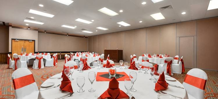 吉莱特华美达广场酒店会议中心(Ramada Plaza by Wyndham Gillette Conference Center)图片