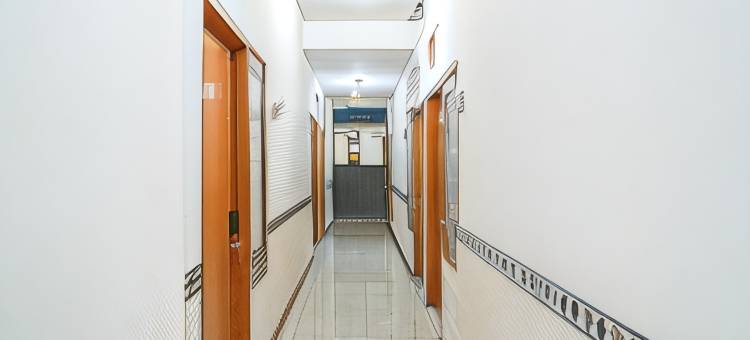 红多兹酒店靠近阿约萨里2号航站楼(RedDoorz Near Flyover Arjosari Malang)图片