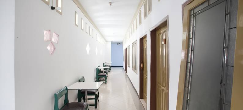 桑塔纳伊斯兰酒店(RedDoorz Syariah at Santana Stasiun Kepanjen)图片