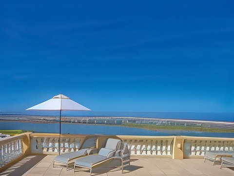 科罗娜城堡酒店