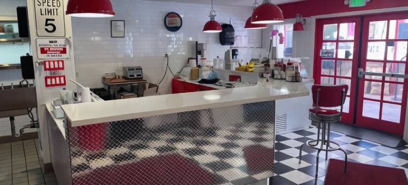 历史悠久的布鲁克代尔旅馆，圣克鲁斯山(The Historic Brookdale Lodge, Santa Cruz Mountains)图片