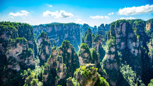 2-Day Breathtaking Zhangjiajie Adventure Private Tour·Tianmenshan National Forest Park, Tianzi Mountain and Ten Mile Gallery