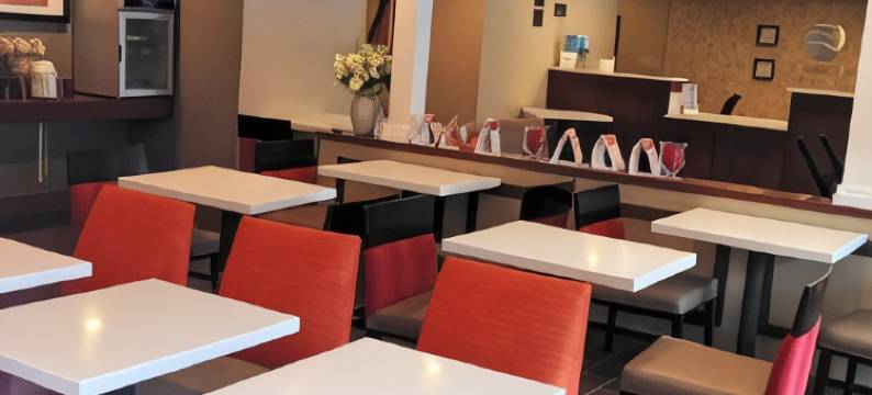 布拉特尔伯勒 I-91 舒适套房酒店(Comfort Inn & Suites Brattleboro I-91)图片