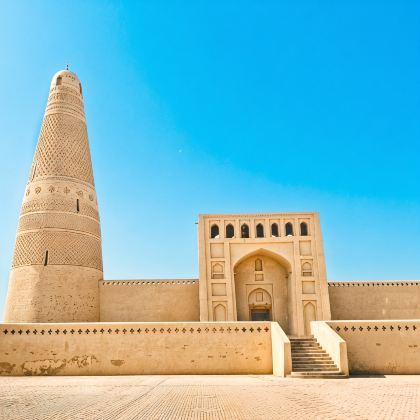 新疆吐鲁番+坎儿井乐园+火焰山景区+葡萄沟+交河故城+苏公塔+郡王府+库木塔格沙漠2日1晚拼小团