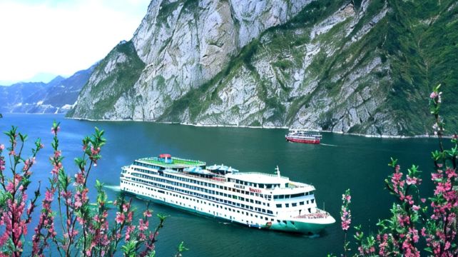 長江三峽+重慶5日4晚跟團遊·黃金郵輪+180度江景陽臺房+7天外船票無損退+全程自助餐+登船晚餐+重慶20人團+金牌導遊