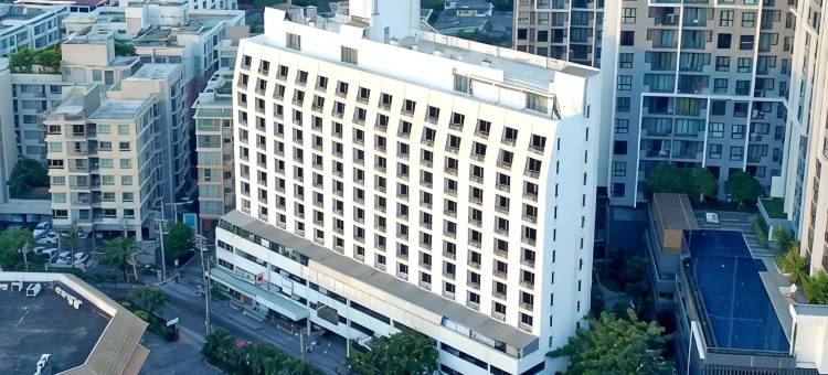 瓦塔纳酒店(Watana Hotel)图片