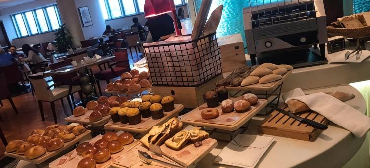 上海由由大酒店(仁济东院塘桥地铁站店)图片