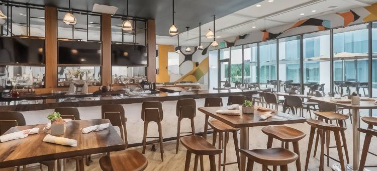 顶峰酒店(The Summit Hotel)图片