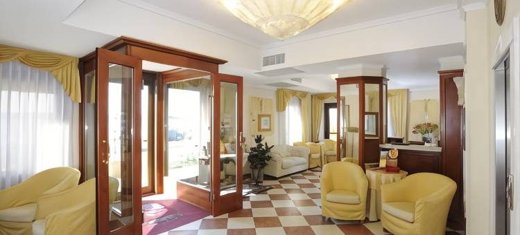 鲁索宫殿酒店(Hotel Russo Palace)图片