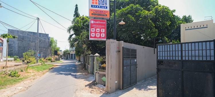 OYO Life 3387 那库拉伊斯兰民宿(RedDoorz Syariah Near Rsud Tuban)图片