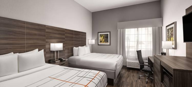 登顿大学路拉昆塔温德姆套房酒店(La Quinta Inn & Suites by Wyndham Denton - University Drive)图片