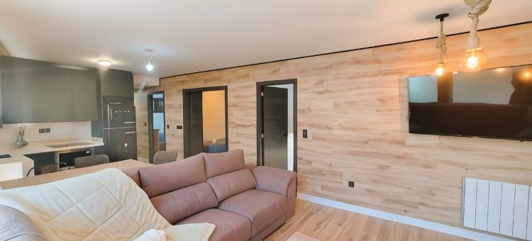 托多西亚拉内华达巴哈区 - 缆车旁(Todosierranevada Zona Baja - Montblanc Vistas A la Montana - Junto a Los Telecabinas)图片