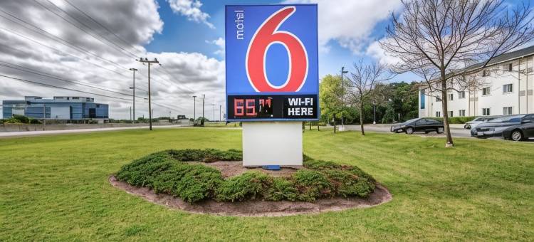 西多伦多 - 伯灵顿 - 奥克维尔6号汽车旅馆酒店(Motel 6 Burlington, on - Toronto West - Oakville)图片