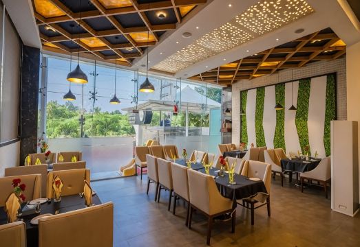 V Star Hotel Overview