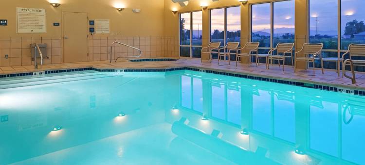 洛根-近大学舒适酒店(Comfort Inn & Suites Logan Near University)图片