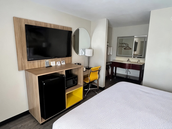 德芳尼阿克斯普林斯戴斯酒店