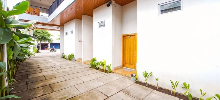 RedDoorz Plus Syariah at Umyas Hotel Near Terminal Anjuk Ladang Nganjuk图片