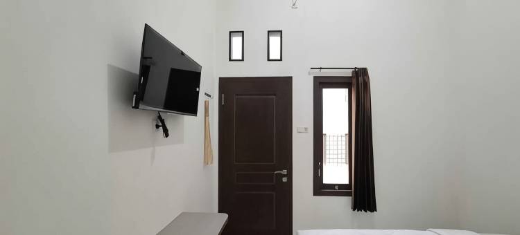 茉莉芬市苏里亚生活RedPartner太阳城购物中心酒店(Surya Living RedPartner near Suncity Mall Madiun)图片