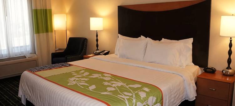 雷丁万枫酒店及套房(Fairfield Inn & Suites Redding)图片