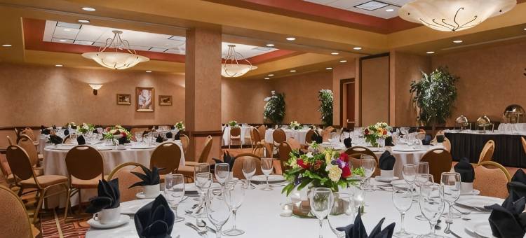 希尔顿安泊欢朋酒店及会议中心(Embassy Suites by Hilton Hampton Convention Center)图片