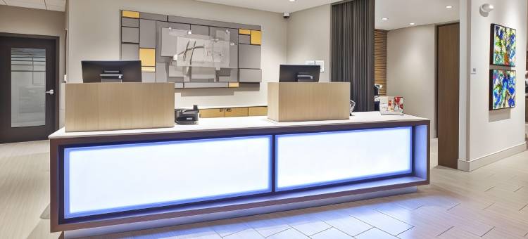 智选假日套房酒店-欧基莫斯/大学区(Holiday Inn Express & Suites Okemos - University Area)图片