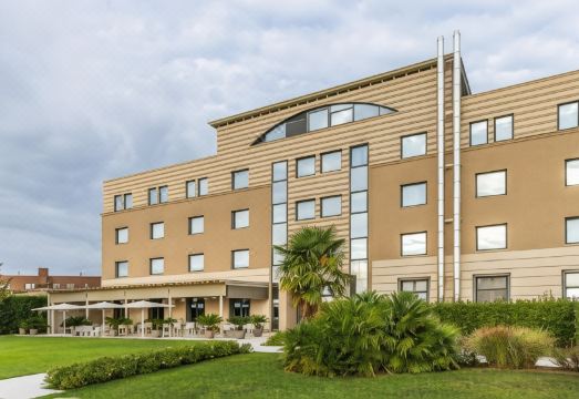 Hotel Omnia Hotel Overview