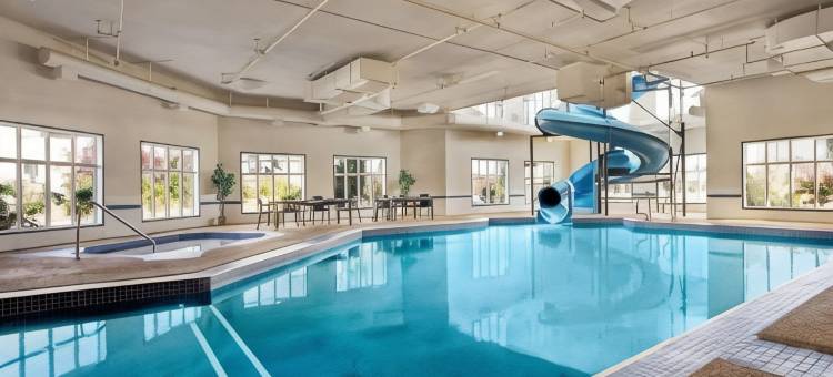 斯特拉斯莫尔戴斯套房酒店(Days Inn & Suites by Wyndham Strathmore)图片