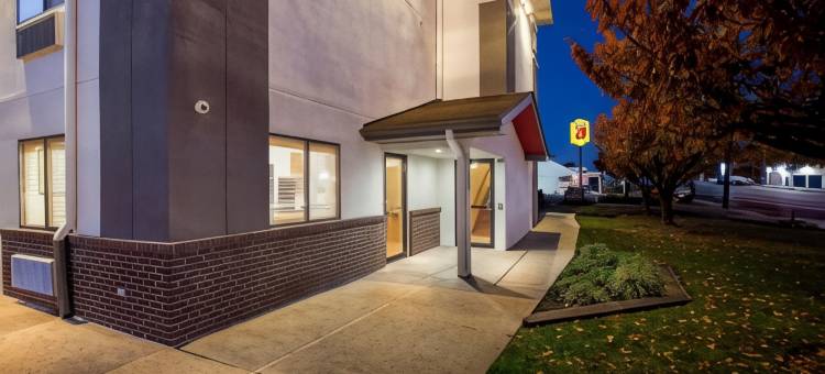 大学公园市华盛顿特区地区速8酒店(Super 8 by Wyndham College Park Wash DC Area)图片