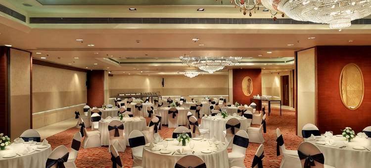 玛哈昆萨罗瓦尔柱廊套房酒店(Mahagun Sarovar Portico Suites)图片