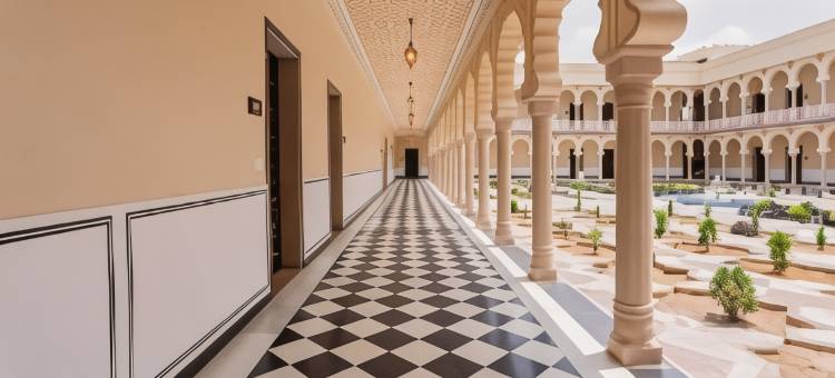 凯萨尔巴格宫殿(Kesarbagh Palace)图片