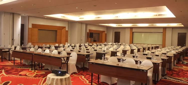 谏义里太阳大酒店(Grand Surya Hotel Kediri)图片