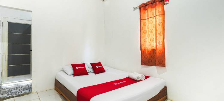 红多兹酒店Pondok Diana-Ujung Genteng海滩4(RedDoorz @ Pondok Diana Pantai Ujung Genteng 4)图片