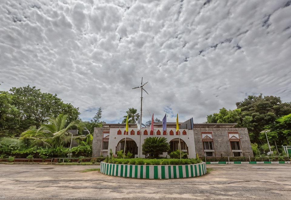 Kstdc Hotel Mayura Bhuvaneshwari Kamalapur Hotel Overview