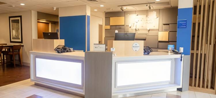 Holiday Inn Express 马什菲尔德(斯普林菲尔德区)(Holiday Inn Express Marshfield (Springfield Area))图片